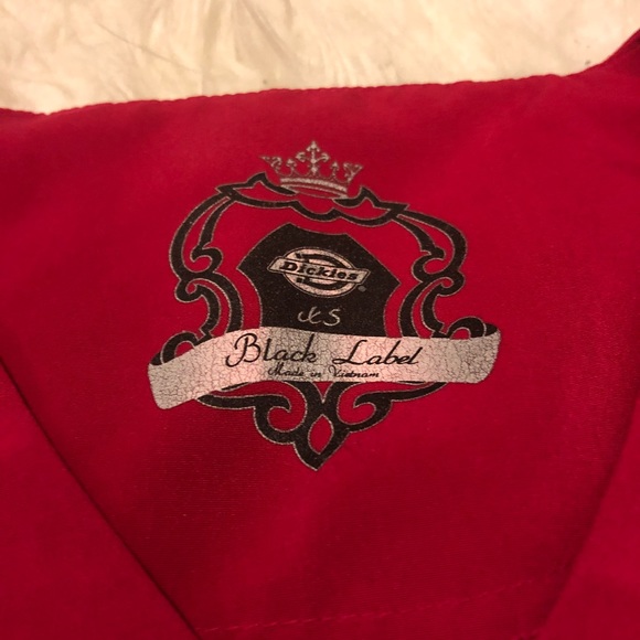 Magenta dickies scrub top - Picture 2 of 5